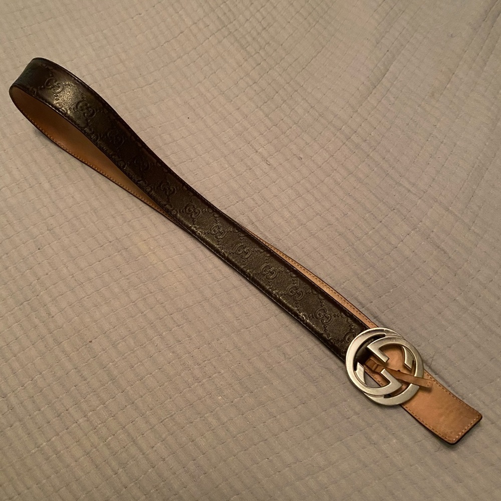 MENS INTERLOCKING G GUCCI BELT.